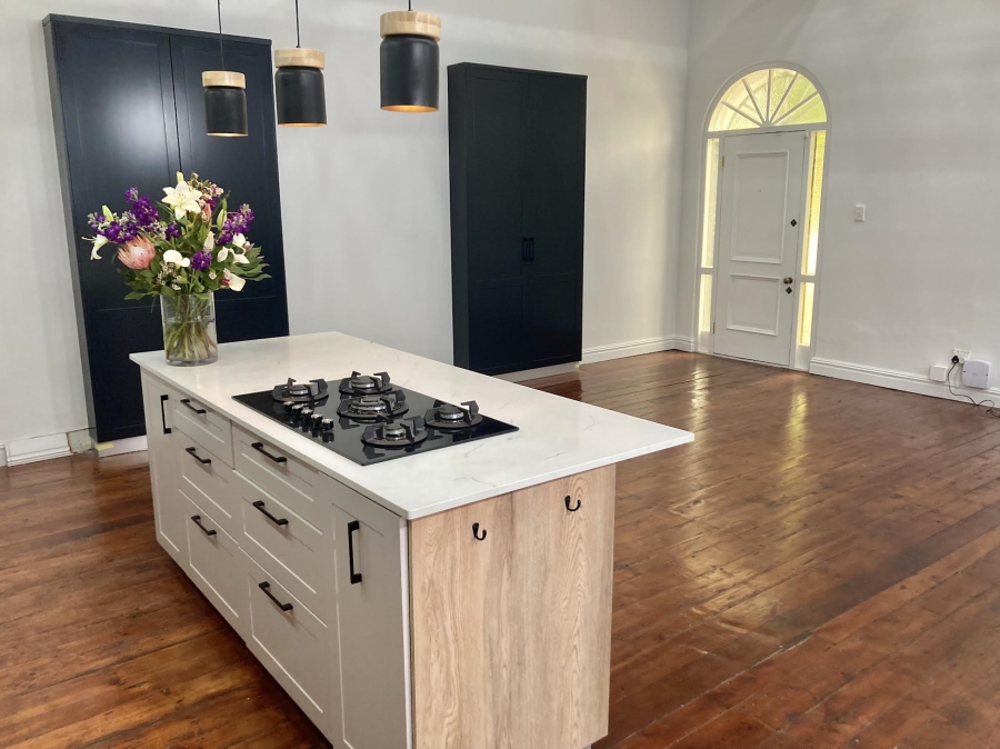 To Let 2 Bedroom Property for Rent in Claremont Village Western Cape